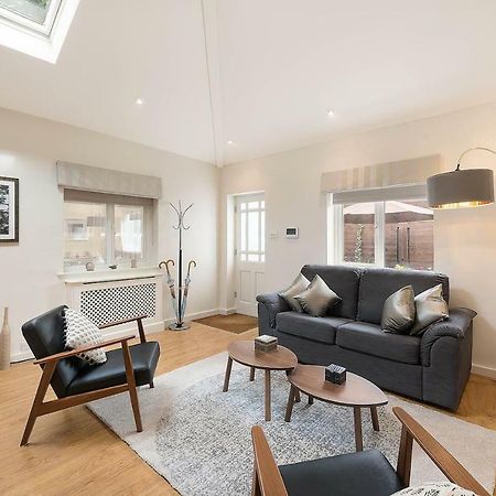 Villa Beautiful West London House Extérieur photo